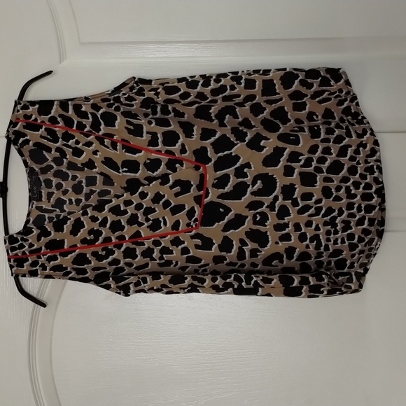 Luxology Tops - Luxology leopard print w/red trim sleeveless v-neck blouse size small